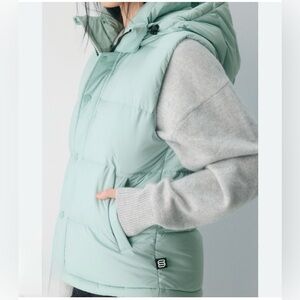 Aritzia The Super Puff Vest- cliMATTE size Medium